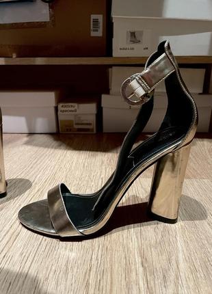 Святкові босоніжки