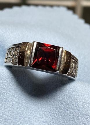 Серебряная кольца,перстень,кольцо 925 пробы с пластинами золота и натуральным гранатом