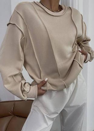 Женский ангоровый свитер с экстравагантными внешними швами и стильными спущенными плечами (бежевый, серый)6 фото