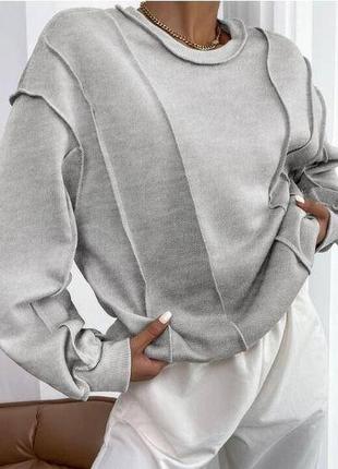 Женский ангоровый свитер с экстравагантными внешними швами и стильными спущенными плечами (бежевый, серый)5 фото