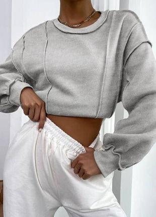 Женский ангоровый свитер с экстравагантными внешними швами и стильными спущенными плечами (бежевый, серый)4 фото