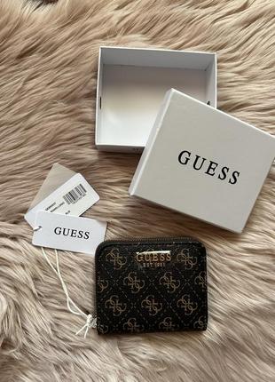 Маленький кошелек из коллекции guess.