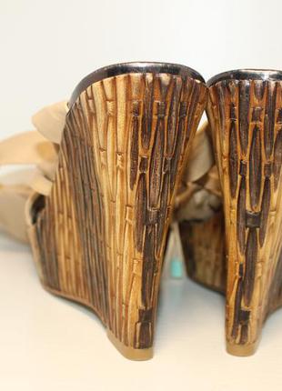 Шикарні босоніжки. італія