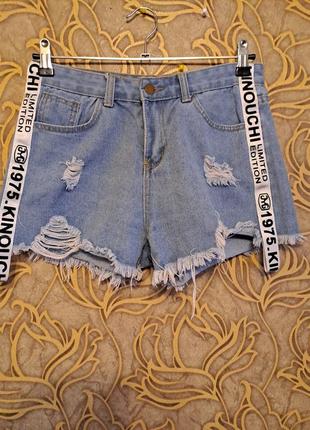 (1234)отличные рваные шорты jeans с лампасами высокая посадка /размер  м