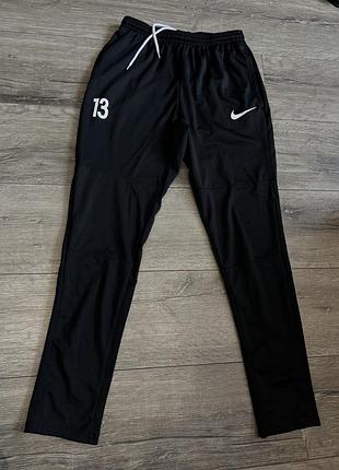 Спортивные штаны nike