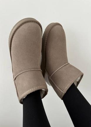 Жіночі уггі ugg mini sand lacquer8 фото