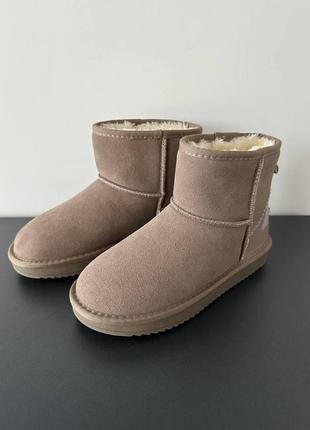 Жіночі уггі ugg mini sand lacquer5 фото