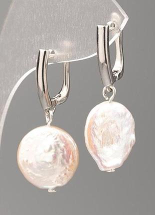 Серьги барочные жемчуги d-15,5 и 4 мм + - l-35мм + - с оттенком бензин