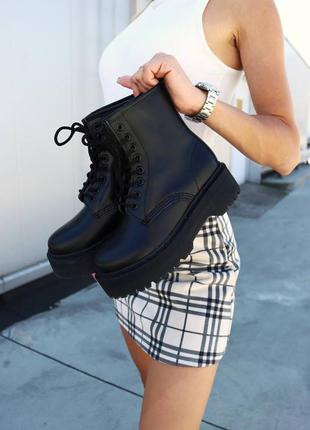 Сапоги кожаные на платформе dr. martens jadon total black1 фото