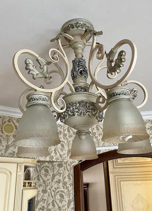 Новая люстра классическая. привезены из-за границы.