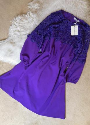 Гарна вільна сукня з кружевом