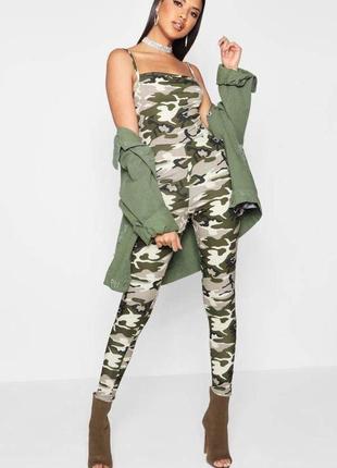 Комбез прінт хакі-камуфляжний бренда boohoo/новий/розмір хс-с