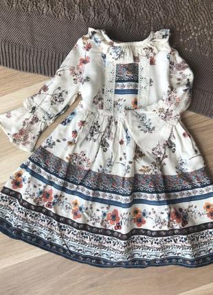 Платье с длинным рукавом