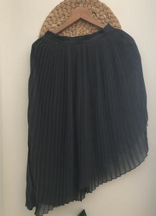 Асиметрична юбка