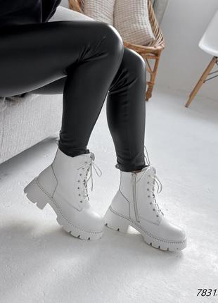 Білі натуральні шкіряні зимові черевики на шнурках шнурівці товстій підошві шкіра зима10 фото