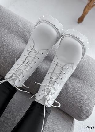 Білі натуральні шкіряні зимові черевики на шнурках шнурівці товстій підошві шкіра зима8 фото