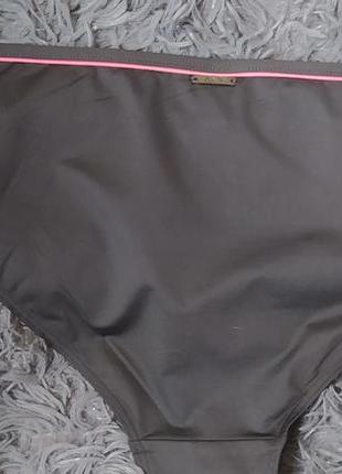 Чёрные плавки с яркой розовой полоской, на завязках3 фото