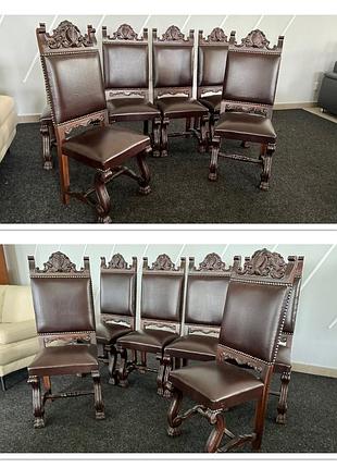 Старовинні різьблені крісла ренесанс