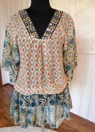 Шифоновая блуза-туника с украшением, размер 46-48.