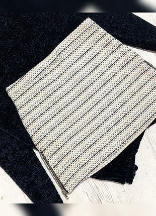 Юбка трапеция с подкладкой и замочками по бокам