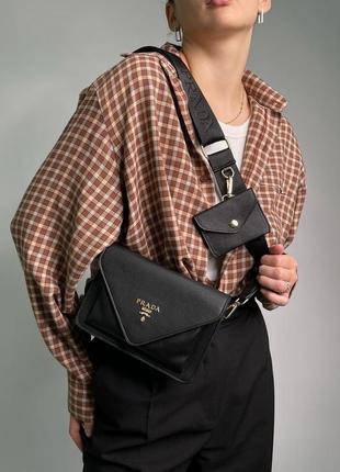 Женская сумка Prada logo-embossed tote bag Red black