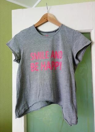 Серая с розовыми smile and be happy надписями футболка из натуральной ткани1 фото