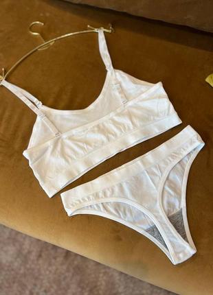 Базова жіноча білизна