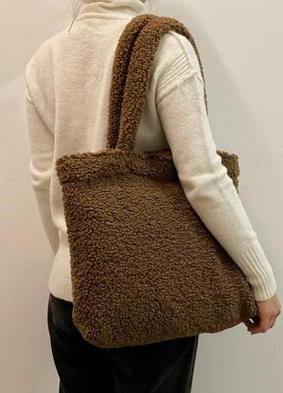 Женская трендовая большая коричневая сумка баранец, мех тедди, шоппер2 фото