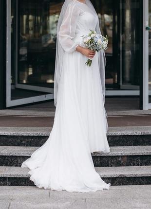 Изысканное свадебное платье