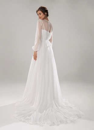 Изысканное свадебное платье