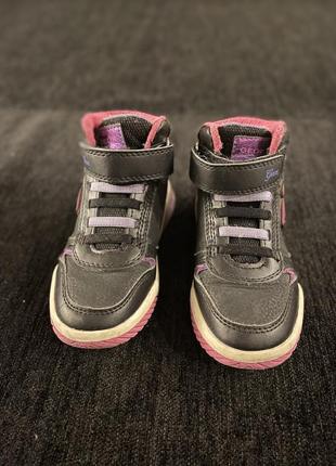 Демисезонные ботинки для девочки, светящийся оба2 фото