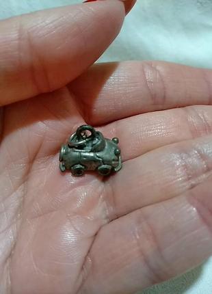 Миниатюрная машинка-шарм, подвеска