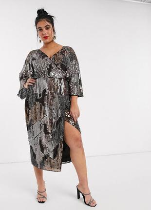 Декорированное платье батал модели plus size