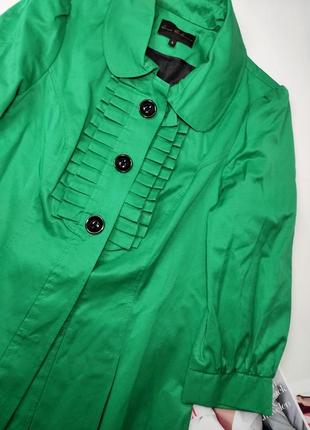 Пальто женское зеленого цвета из жабо от бренда evie 82 фото