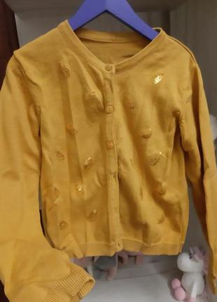 Гарна кофта на дівчину 8-9 років