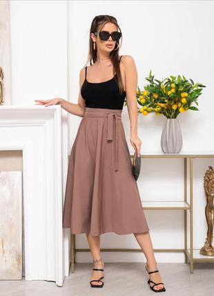 Коричнева спідниця міді з поясом