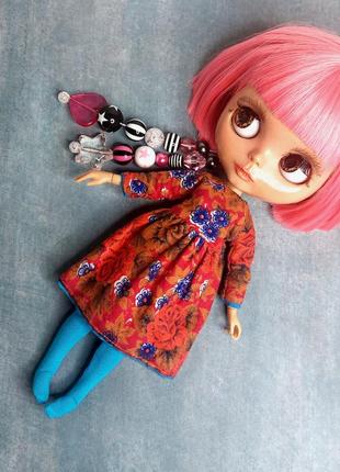 Сукня з фланелі для ляльки блайз, червона1 фото