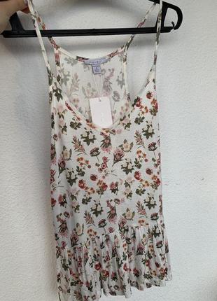 Дуже красива майка з квітковим принтом