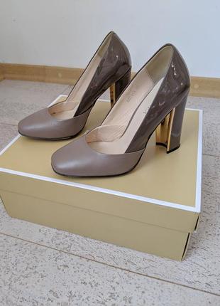 Шикарные базовые бежевые нюдовые туфли с золотым каблуком натуральная кожа от geronea2 фото