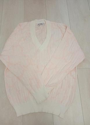Дуже ніжний в'язаний светр ніжно рожевого кольору
