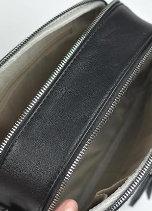 Черная замшевая женская маленькая сумка кросс-боди на два отделения через плечо8 фото