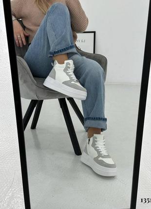 Кроссовки женские