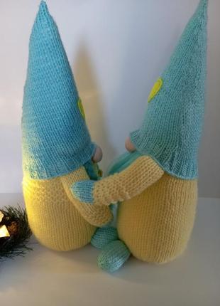 Игрушка гном патриотический украинский с сердцем