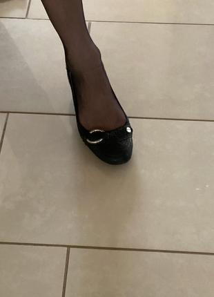 Туфельки шкіряні стильні модні оригінал hugo boss розмір 392 фото