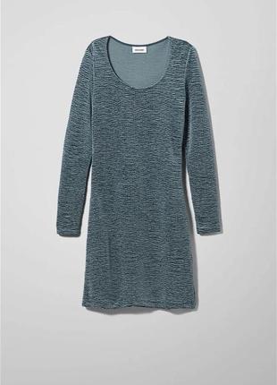 Стильное платье из жатого бархата weekday cindy, s