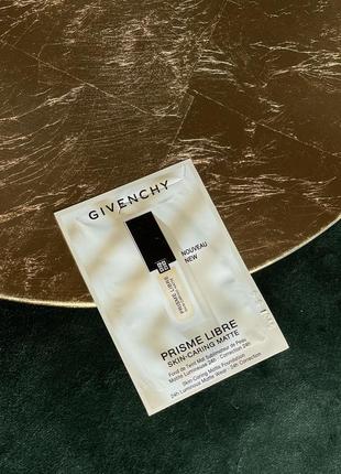 Тональна основа givenchy prisme libre 3-n250