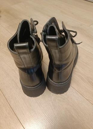 Зимние кожаные ботинки 38р, мало носились, поэтому состояние очень красивое3 фото