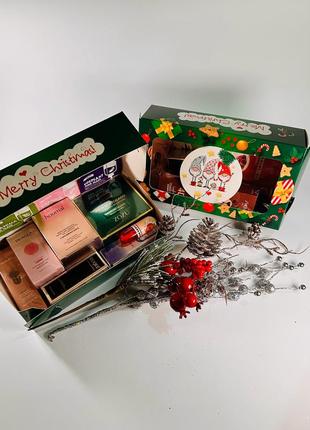 Бьюті набори з косметикою в подарунковій упаковці3 фото