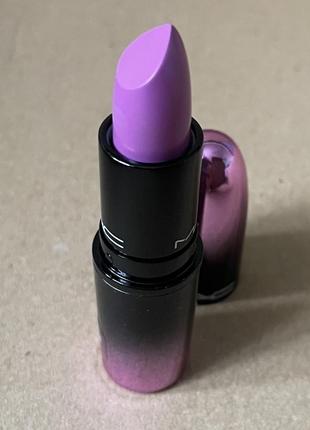 Mac love me lipstick помада для губ 413 let them eat cake