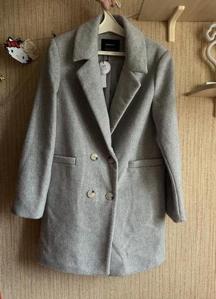 Стильное пальто stradivarius